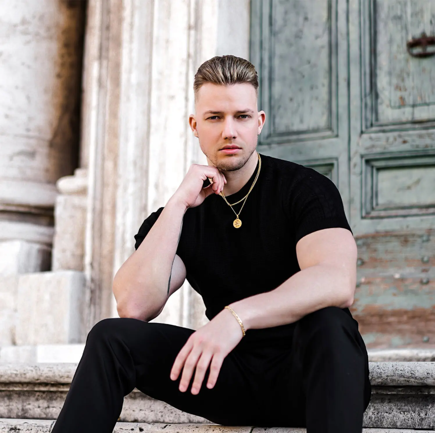 Ciondolo d' oro con Bussola